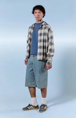 Austin Extreme Baggy Jean Shorts Textured Slub Light Blue image number 1