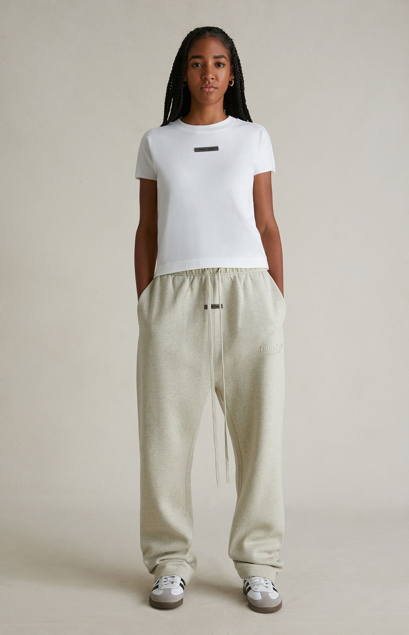 ボトムスその他 FEAR OF GOD WOMEN`S RELAXED SWEATPANT Fleece Relaxed Sweatpant - Olive | ESSENTIALS | Fear of God