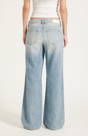 Zoe Low Rise Girlfriend Jeans Light Blue image number 5