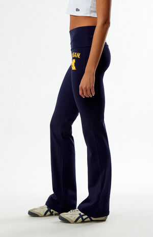 Michigan Wolverines Fold-Over Yoga Pants image number 3