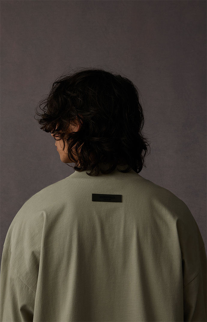 国内発送☆FEAR OF GOD☆LONGSLEEVE T-SHIRT/SEAL Fear of God Essentials Seal Long Sleeve T-Shirt | PacSun