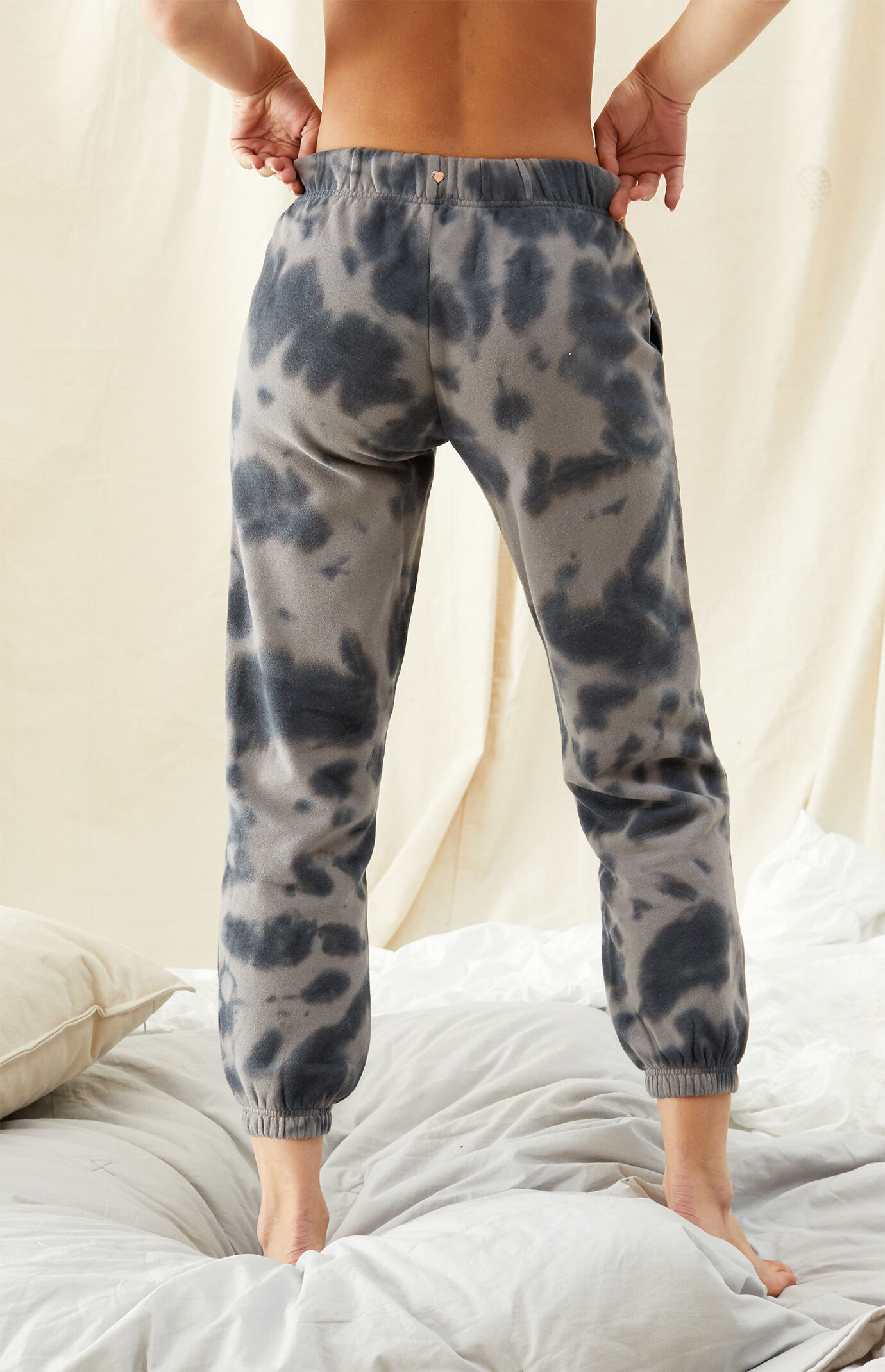 Pacsun tie dye best sale sweatpants