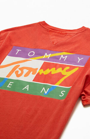 terras Blozend patroon Tommy Jeans Signature Pop Flag T-Shirt | PacSun