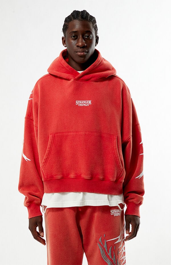 Sweat à capuche épais for Sale avec l'œuvre « Stranger Things 4 Logo du club Hellfire » de l'artiste FifthSun