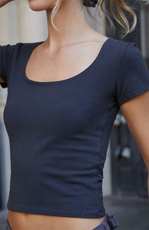 Black Basic Scoop T-Shirt image number 2