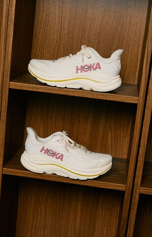 Women's Clifton 10 Sneakers image number 1