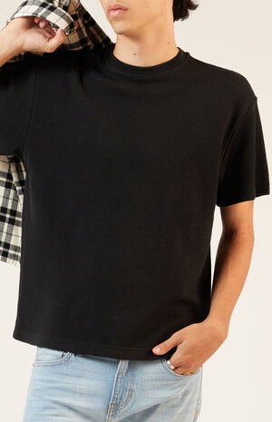 Black Solid Waffle Knit T-Shirt image number 5