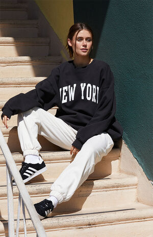 Black New York Crew Neck Sweatshirt image number 4