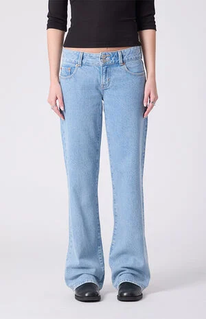 Zoe Low Rise Girlfriend Jeans Button Pocket Light Blue image number 2