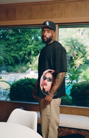 La Dama T-Shirt image number 2