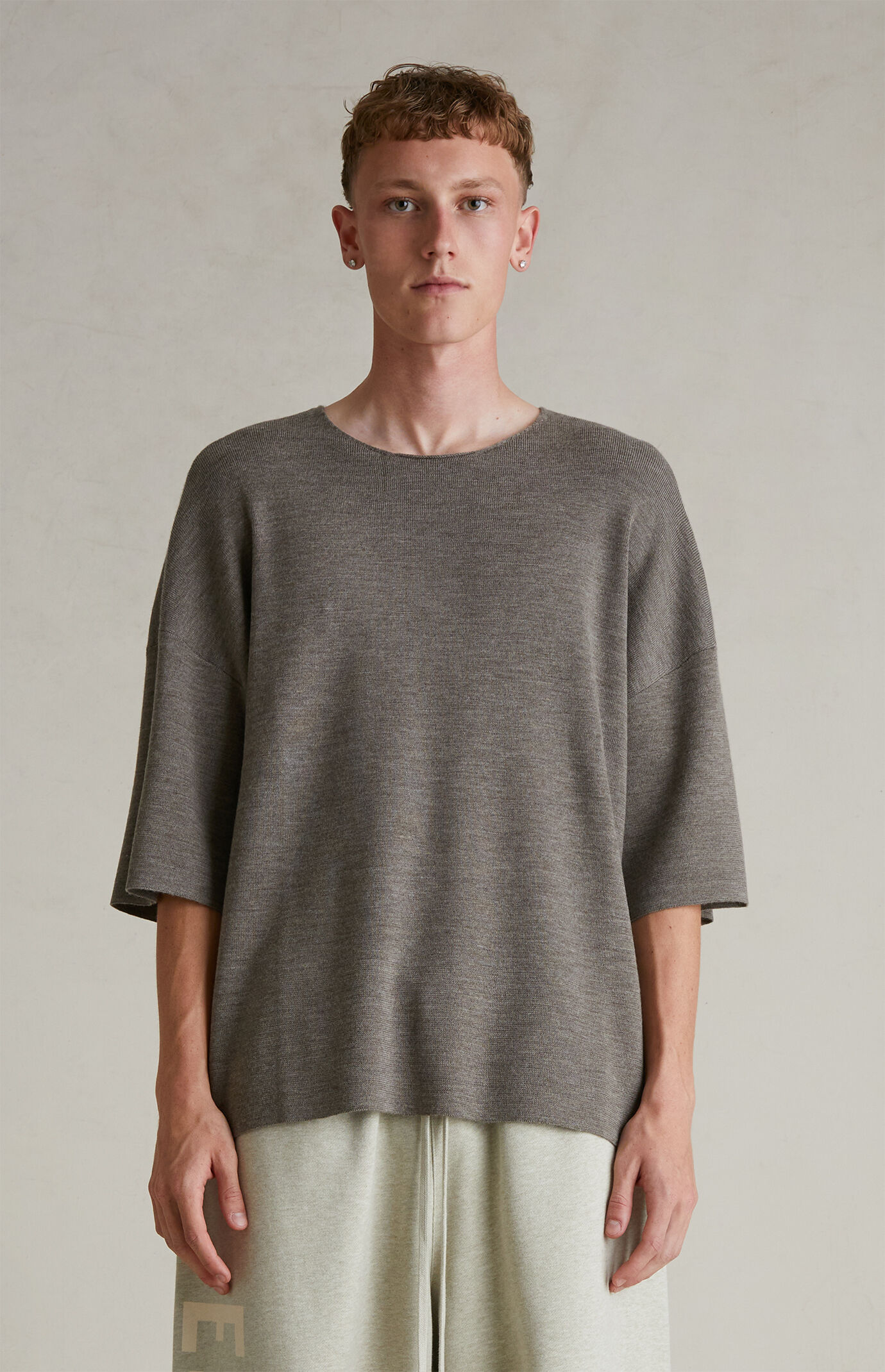 【FEAR OF GOD】ESSENTIALS MERINO SHORT SLEEVE SWEATER FG24FW20-