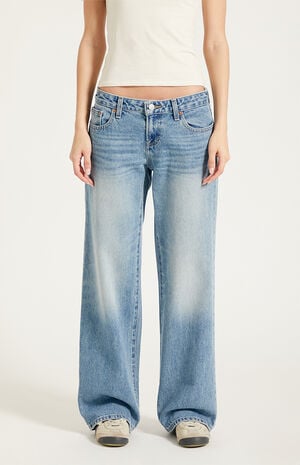 Zoe Low Rise Girlfriend Jeans Medium Blue Wash image number 2