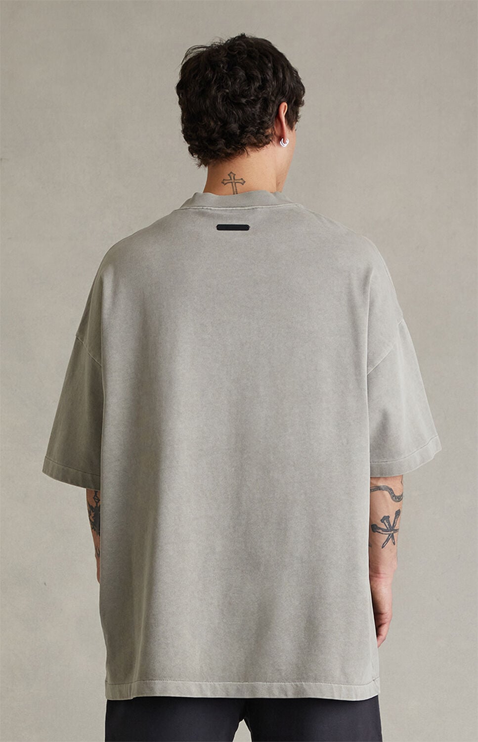 Fear of God ESSENTIALS Faded Seal Training ’90s Short Sleeve T-Shirt thumbnail 4