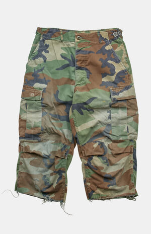 2000s Camo Capri Cutoff Shorts image number 2