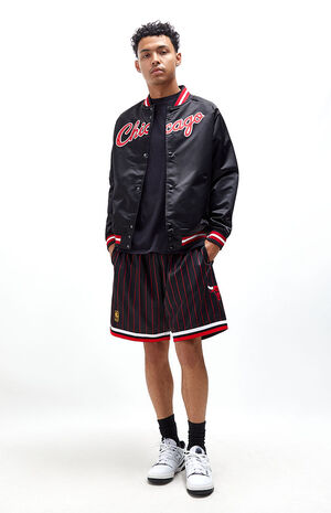 Mitchell & Ness Chicago Bulls Lightweight Satin Jacket (black)