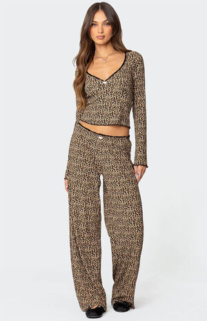 Lue Leopard Printed Ribbed V Neck Top image number 5