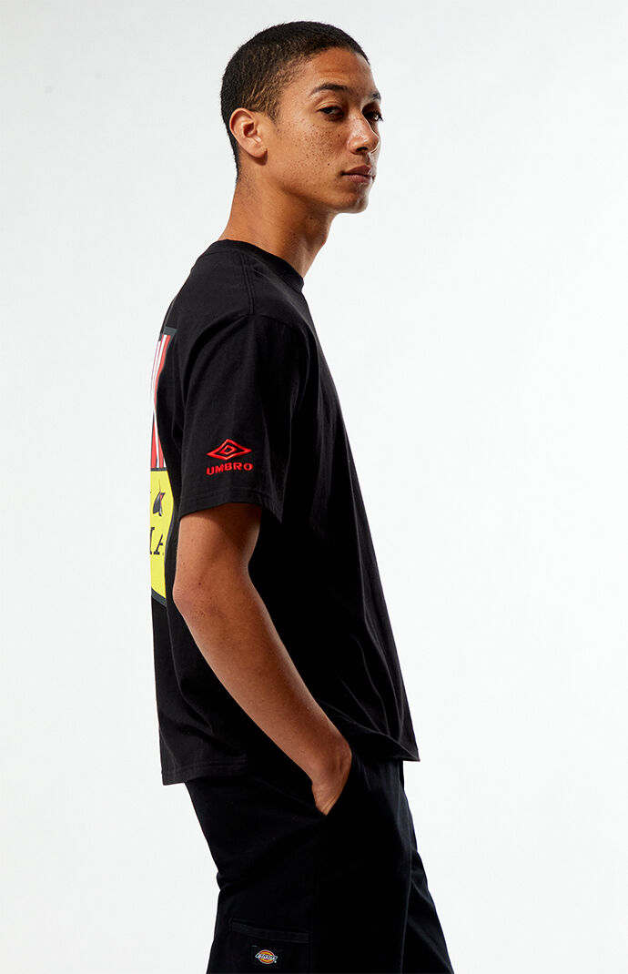 DEADPOPFESTIVAL × UMBRO Tシャツ XXL SIM Umbro x Market Studios Big Patch Market FC T-Shirt | Pacsun