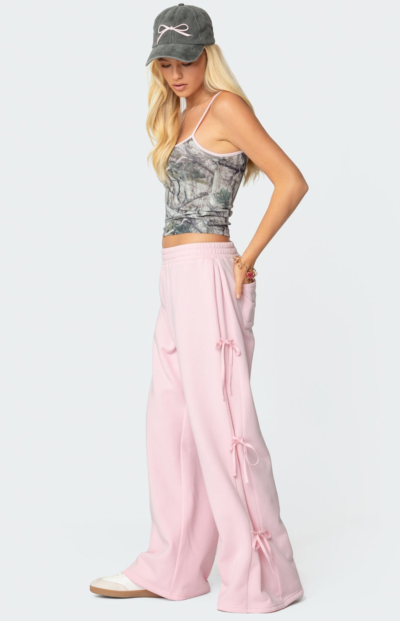 Thered S ribbon smocking sweat 黒 pants Edikted Bonney Bow Detail Sweatpants | PacSun
