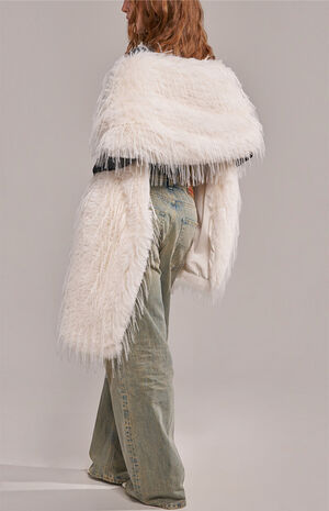 White Starlet Faux Fur Scarf image number 4