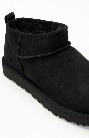 Women's Black Classic Ultra Mini Boots image number 6