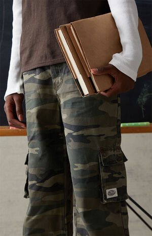 Camouflage Baggy Cargo Jeans image number 3