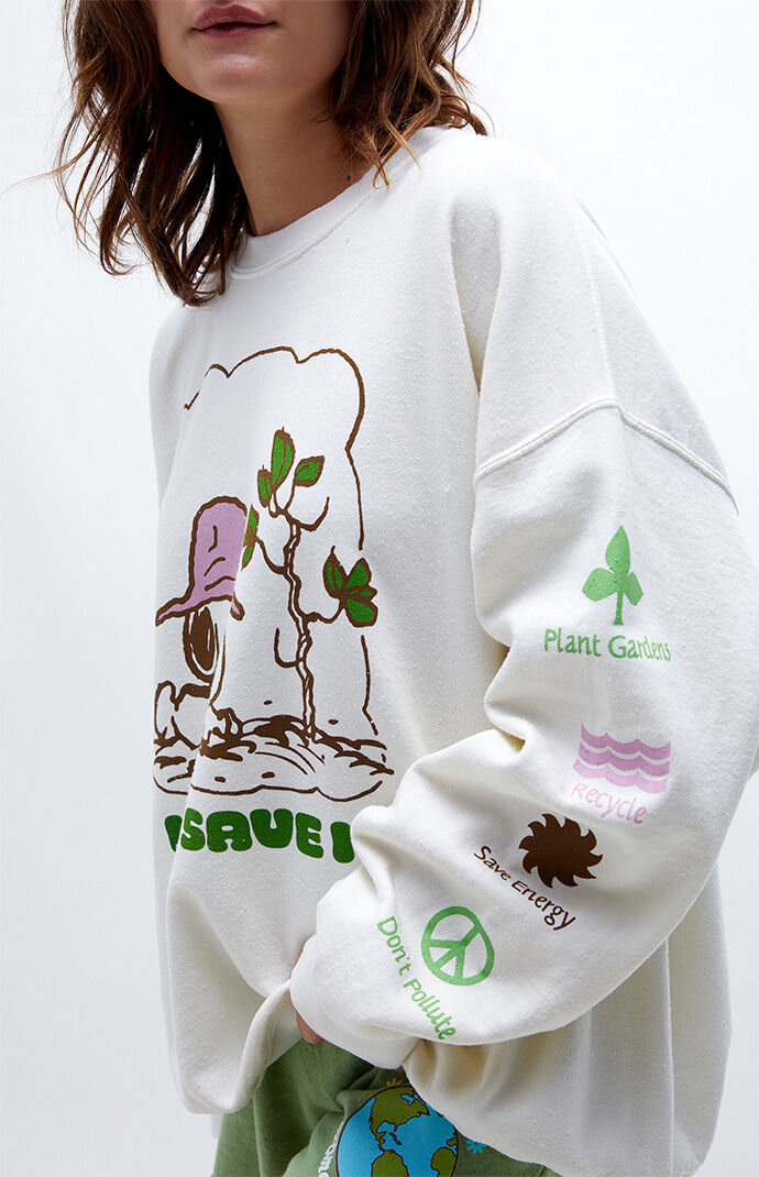 Ladies snoopy 2025 sweatshirts