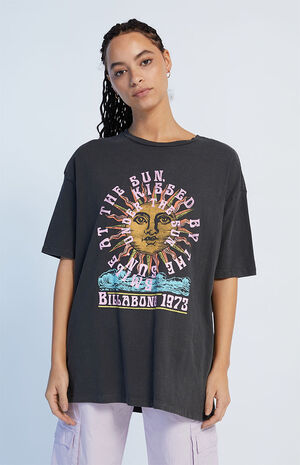 Kiss Me T-Shirt image number 1