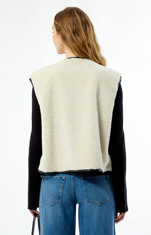 Sherpa Reversible Vest image number 4