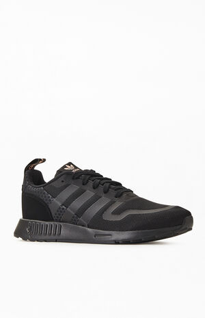 Women's Black Smooth Runner Sneakers image number 1
