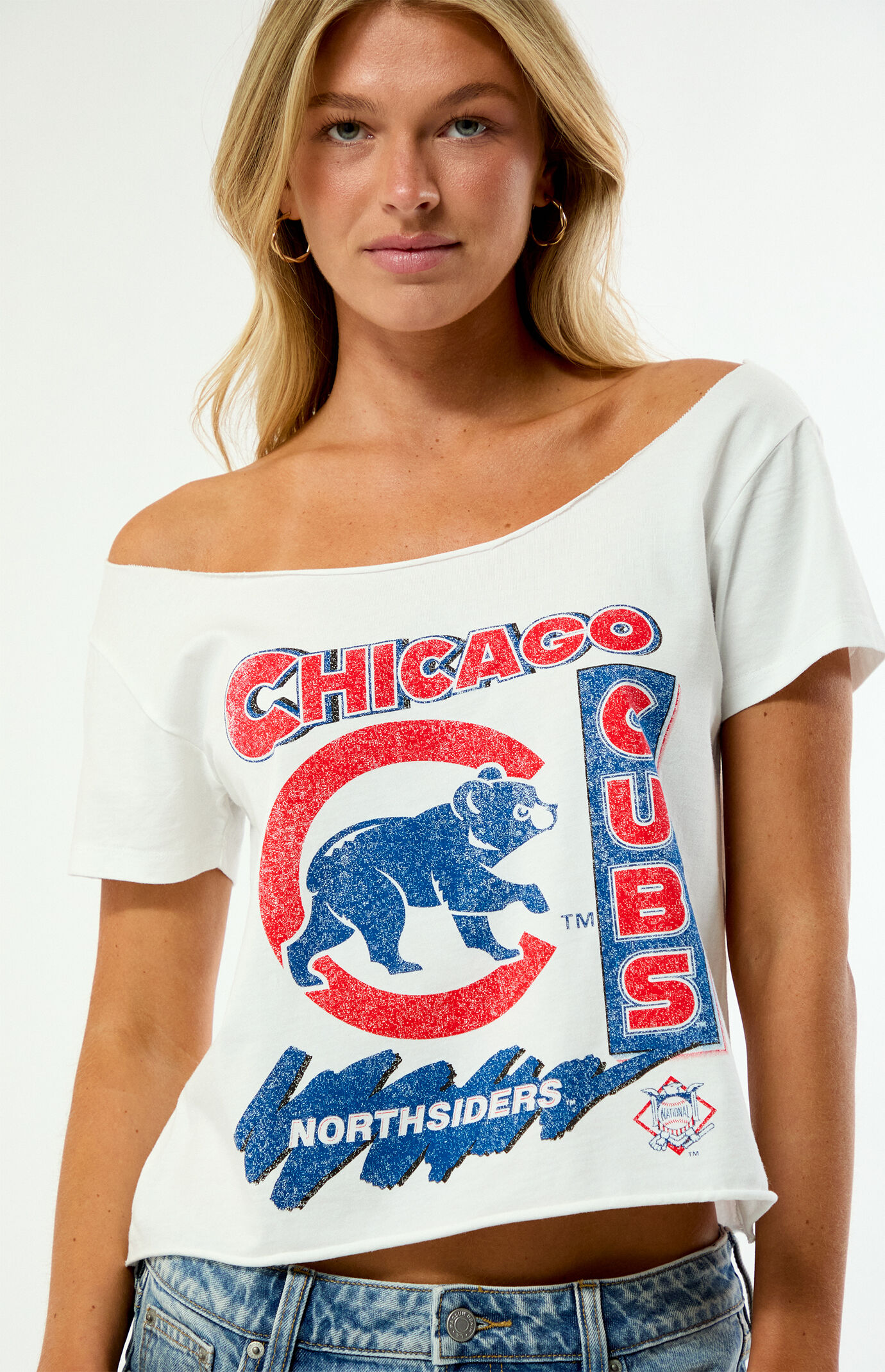 WILD COLLECTIVE x MLB Chicago Cubs Off-The-Shoulder T-Shirt