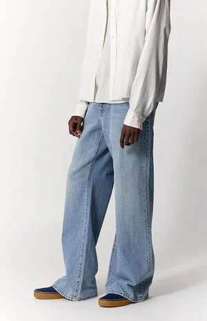 Bennet Baggy Flare Jeans Light Blue image number 3