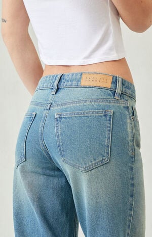 Zoe Low Rise Girlfriend Jeans Medium Blue Tint Zoe Low Rise Girlfriend Jeans Medium Blue Tint image number 5
