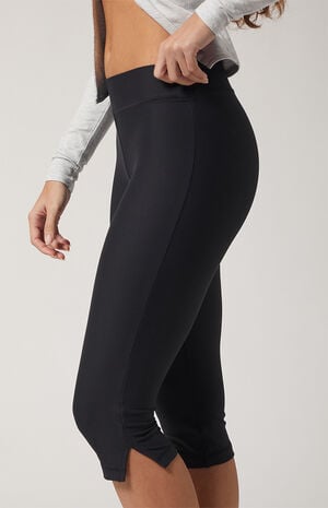 PAC WHISPER Active Monico Capris Leggings image number 2