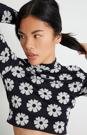 Daisy Days Cropped Long Sleeve Top image number 2