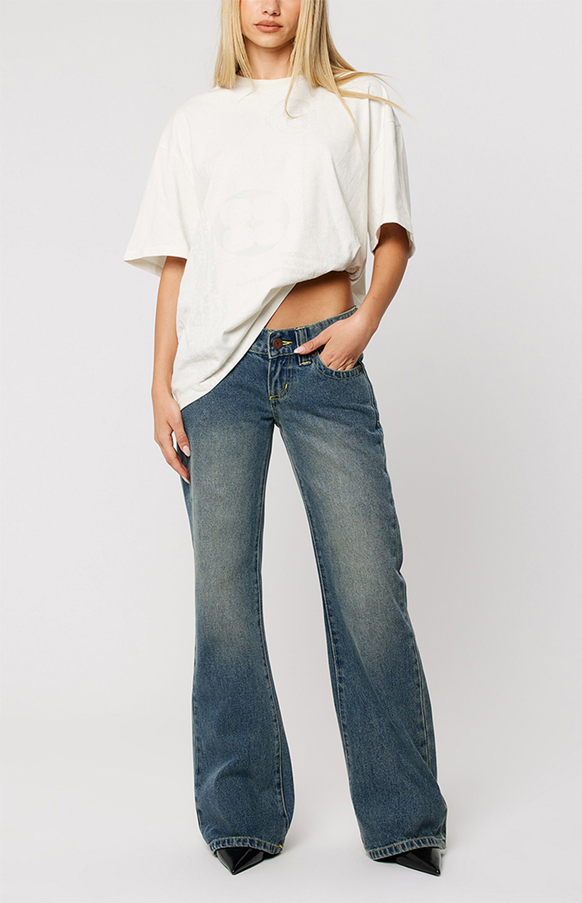Low Rise Flared ABRAND Ava 00 Low Rise Flare Jeans | Pacsun