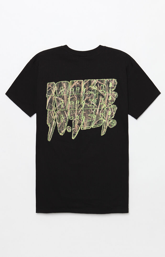 10Deep serves up a dose of their NYC-inspired street style with the Digital Divide T-Shirt. This rad tee has a crew neck, short sleeves, and custom graphics on the front and back. Solid color tee 10Deep graphics Crew neck Short sleeves Machine washable