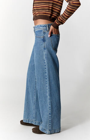 Kaia Ultimate Low Rise Baggy Jeans Light Blue Wash image number 3