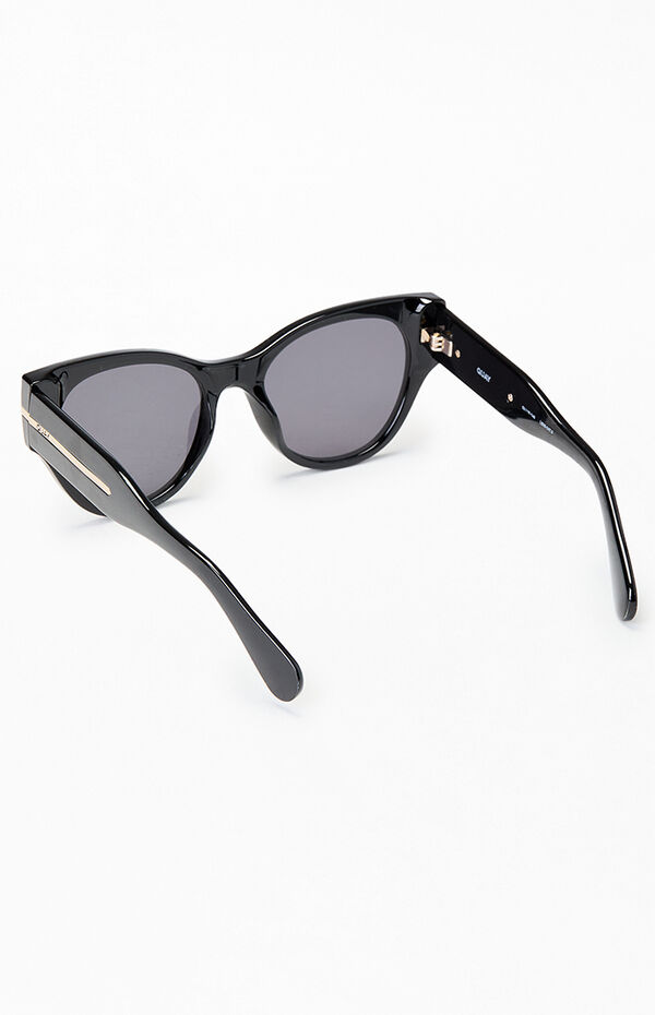 Quay Chit Chat Cat Eye Sunglasses | Pacsun display picture 2