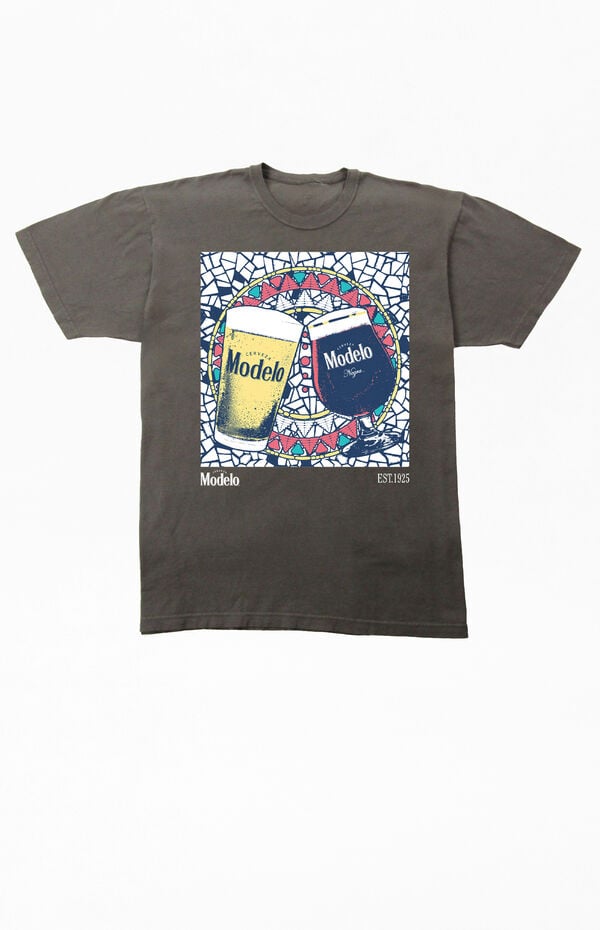 Modelo Glasses Mosaic T-Shirt