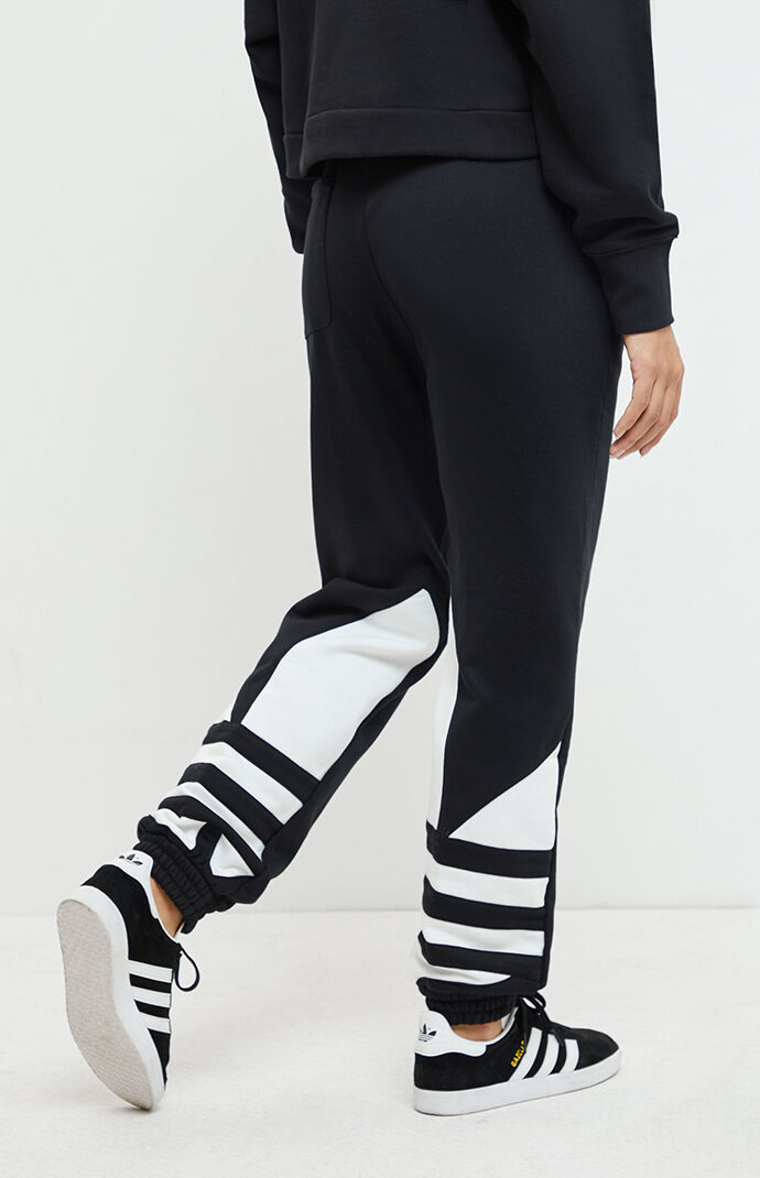 adidas sweatpants with logo on leg