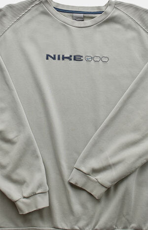 Beige 2000s Nike Crew Neck Sweatshirt image number 4