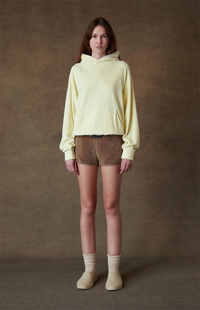 Fear of God Essentials★レディースベロアショーツ★BeachShort Fear of God Essentials Women's Wood Velour Beach Shorts | PacSun