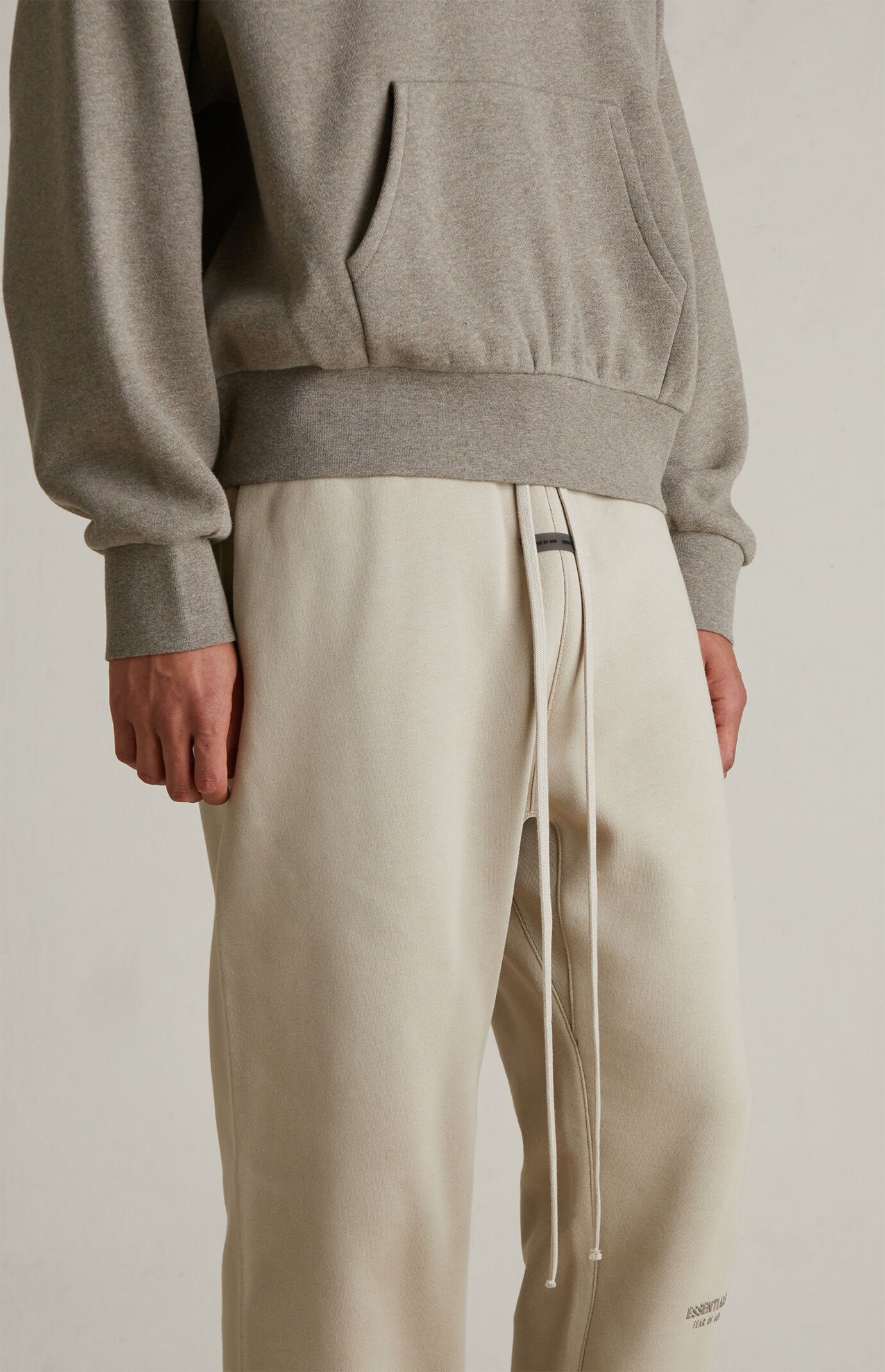 ボトムスその他 FEAR OF GOD RELAXED FLEECE SWEATPANT (130SP258221F TIMBER) Fear of God - Relaxed Fleece Sweatpant in Timber – Stoy