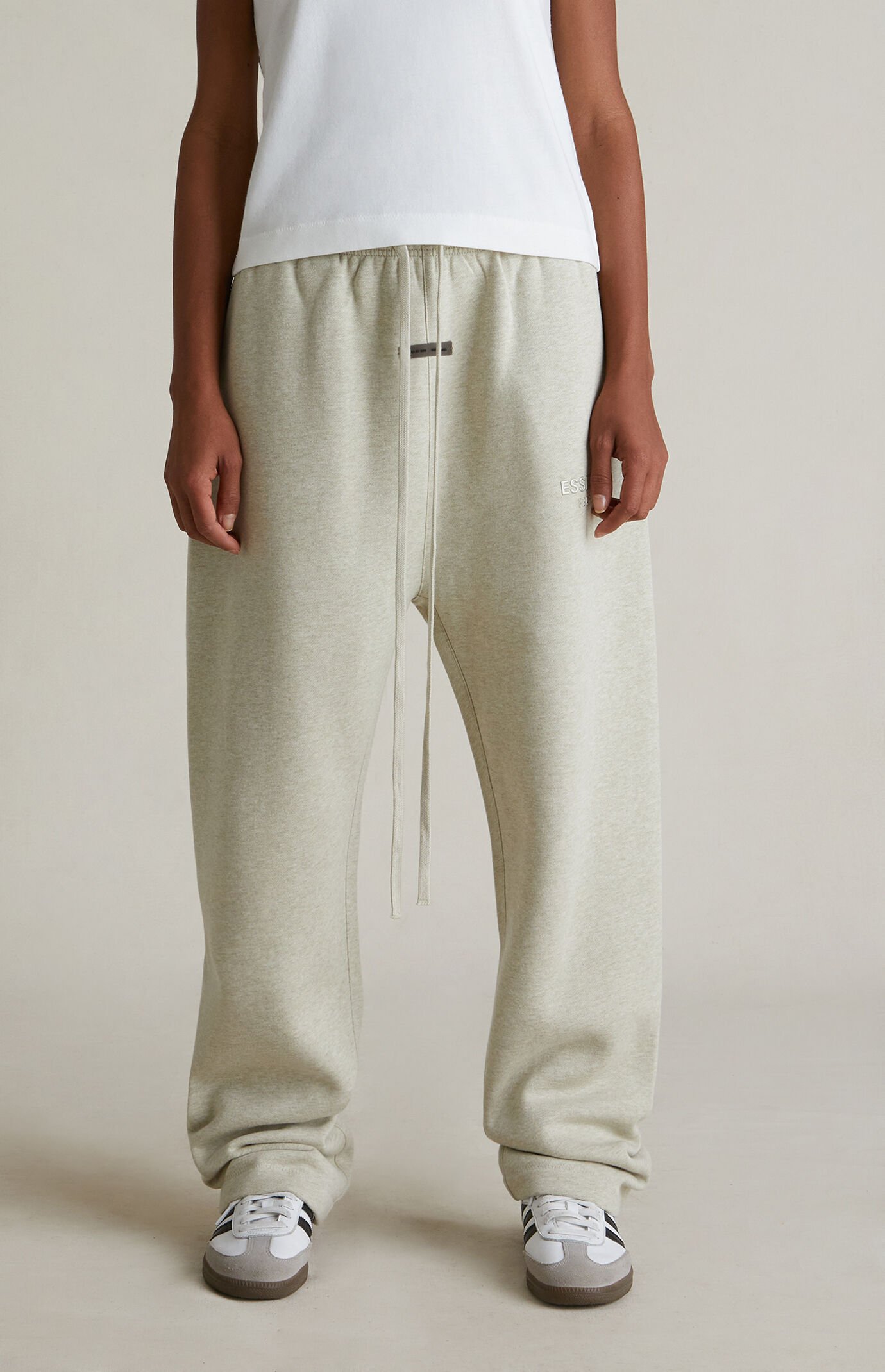 ボトムスその他 FEAR OF GOD WOMEN`S RELAXED SWEATPANT Fleece Relaxed Sweatpant - Olive | ESSENTIALS | Fear of God