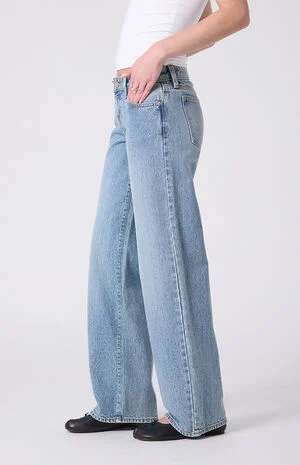 Zoe Low Rise Girlfriend Jeans Medium Blue Wash image number 3