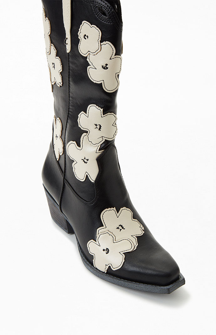 Black and white cowgirl boots clearance
