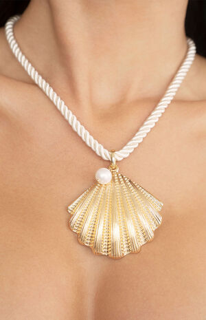 Scallop Shell Pendant Necklace image number 9