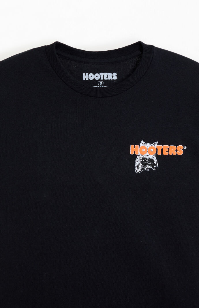 HOOTERS ピンバッジ s-l1200.jpg