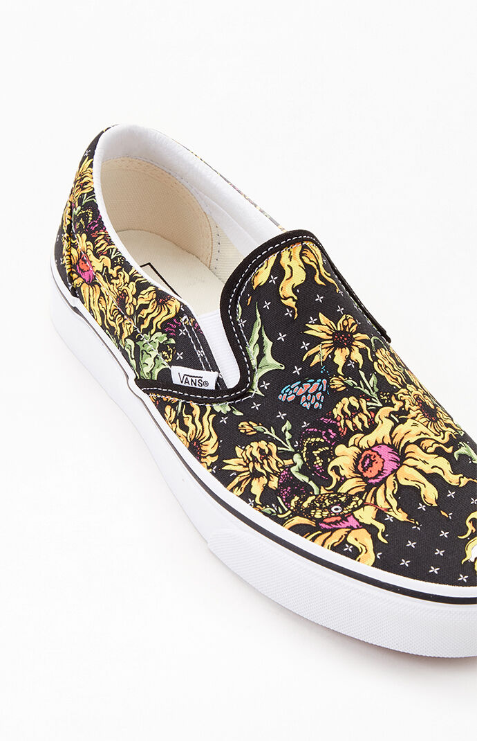 slip on vans skull