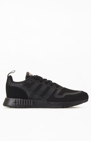 Women's Black Smooth Runner Sneakers image number 2